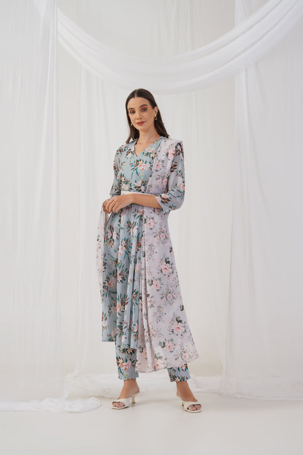 Jompers Women's Green Floral Printed Sequinned Kurta with Trousers & Dupatta & Belt