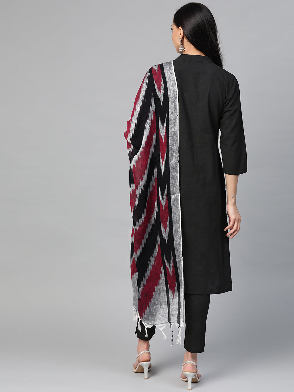 Jompers Women Black & Grey Solid Kurta with Trousers & Dupatta