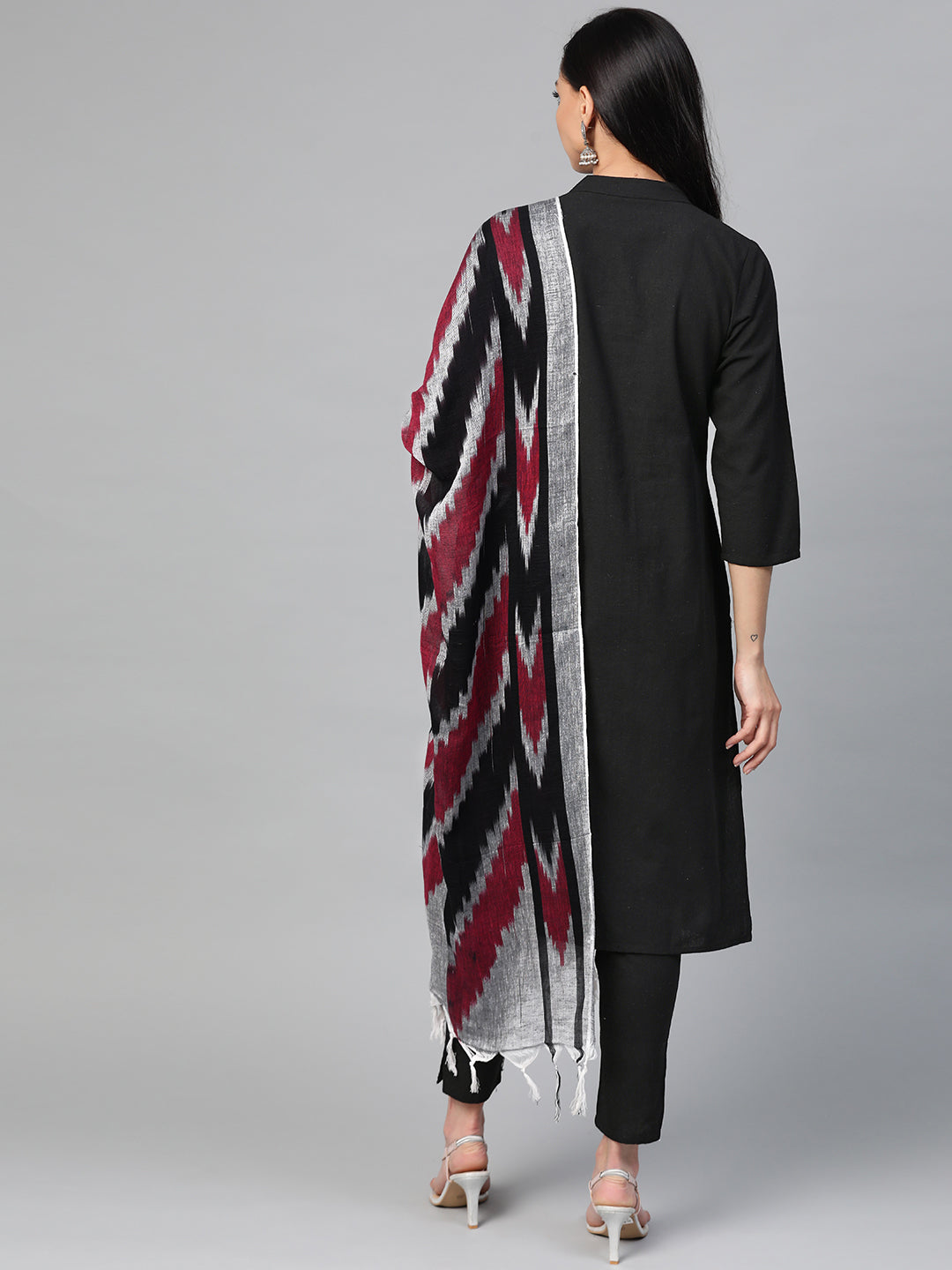 Jompers Women Black & Grey Solid Kurta with Trousers & Dupatta