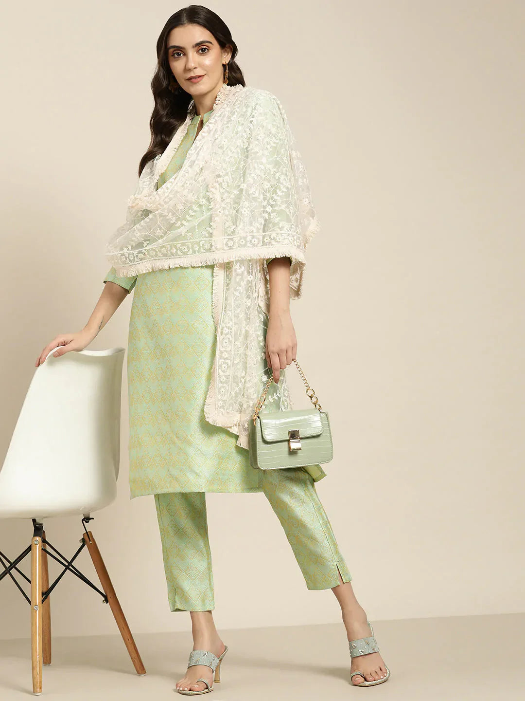 Jompers Women's Green Jacquard Woven Design Straight Kurta Trousers & Chikankari Dupatta