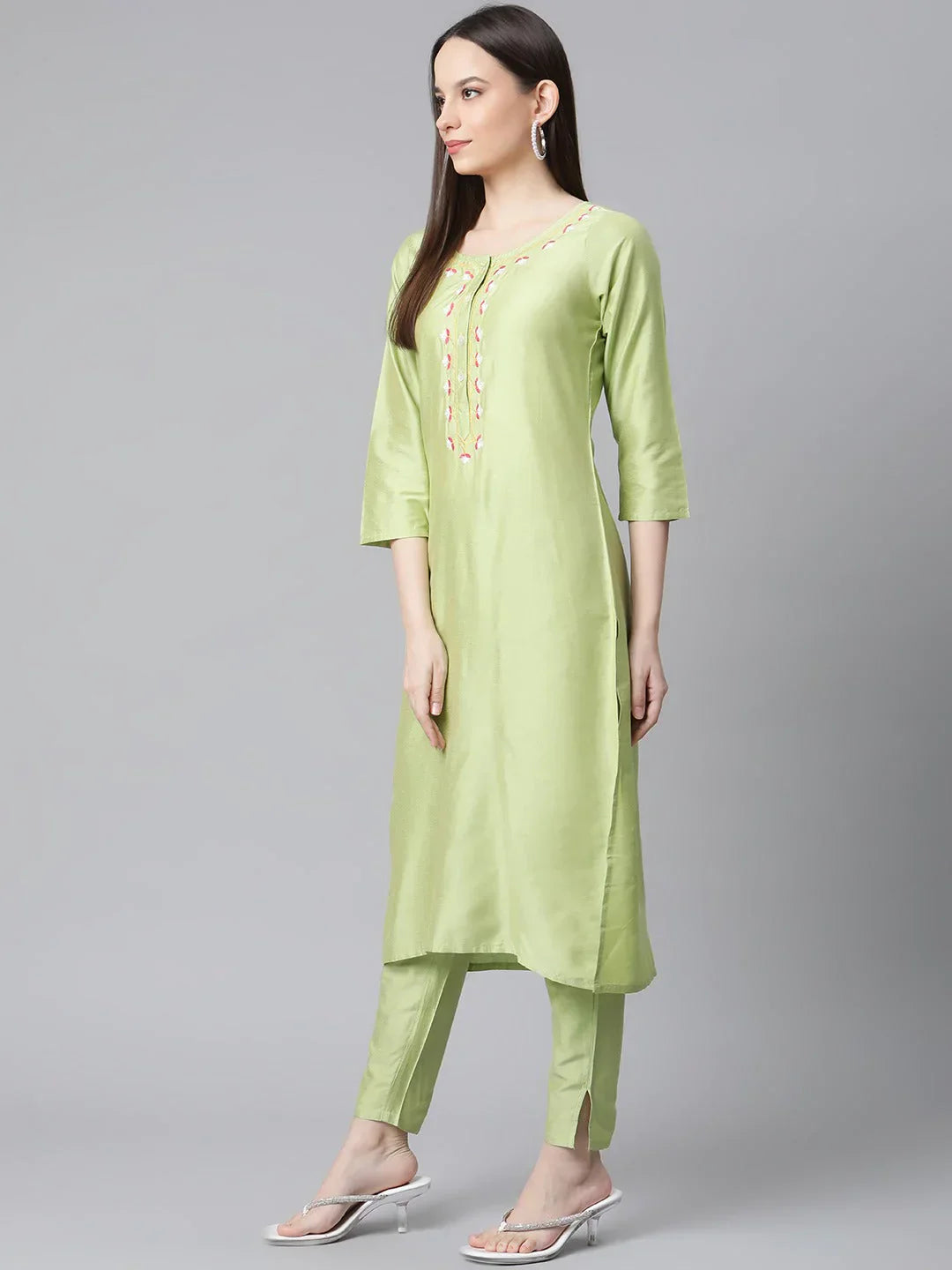 Jompers Women's Green Embroidered Regular Kurta with Trousers & With Dupatta