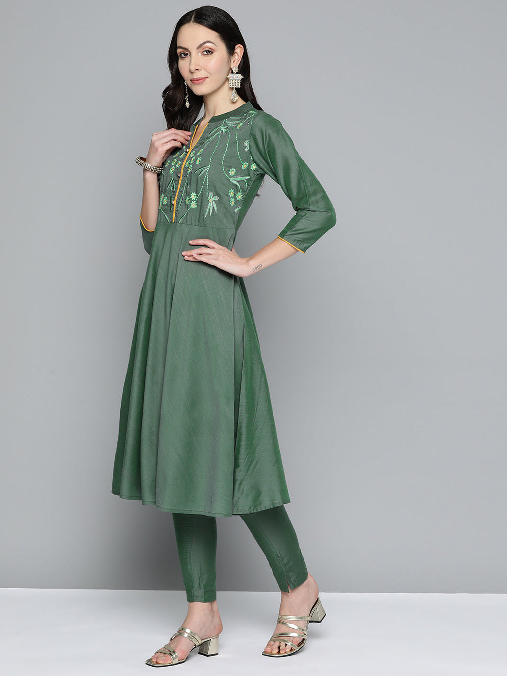 Jompers Women's Floral Embroidered Kurta with Trousers & With Dupatta - Green