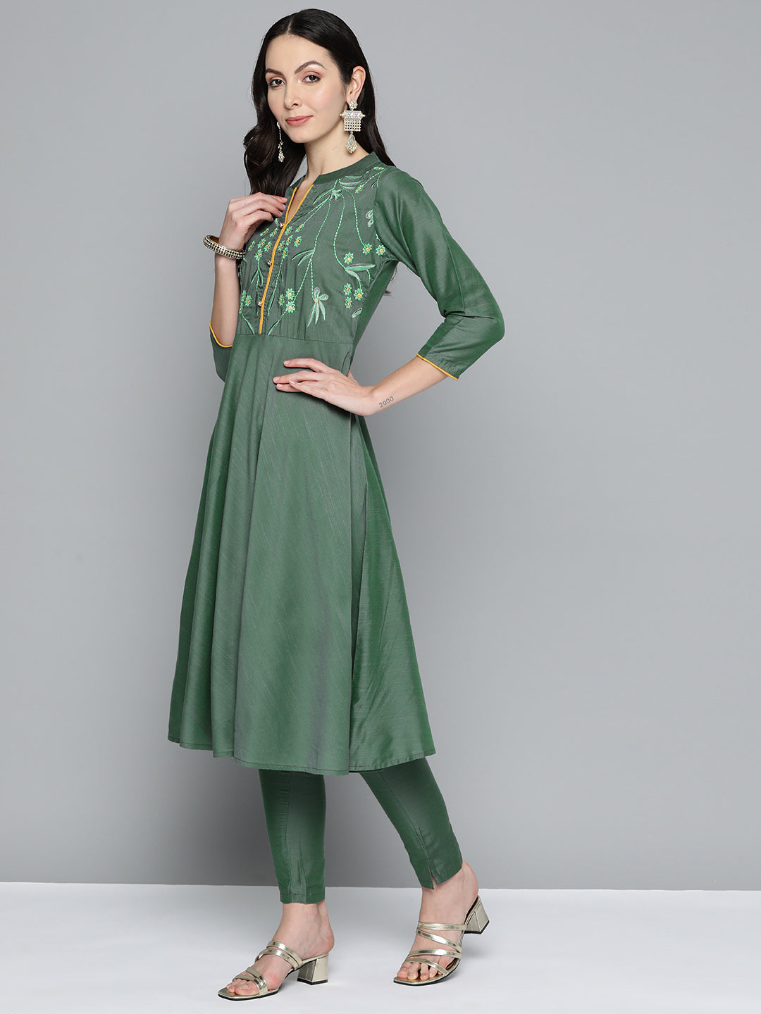 Jompers Women's Floral Embroidered Kurta with Trousers & With Dupatta - Green