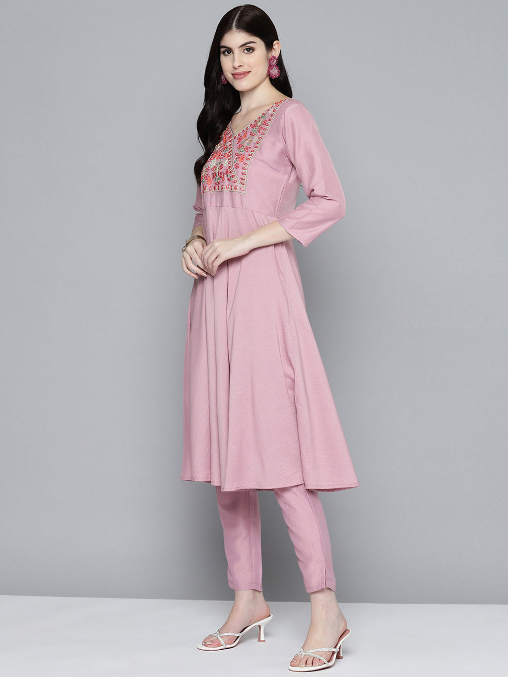 Jompers Women's Embroidered Thread Work Kurta & Trousers With Dupatta - Purple