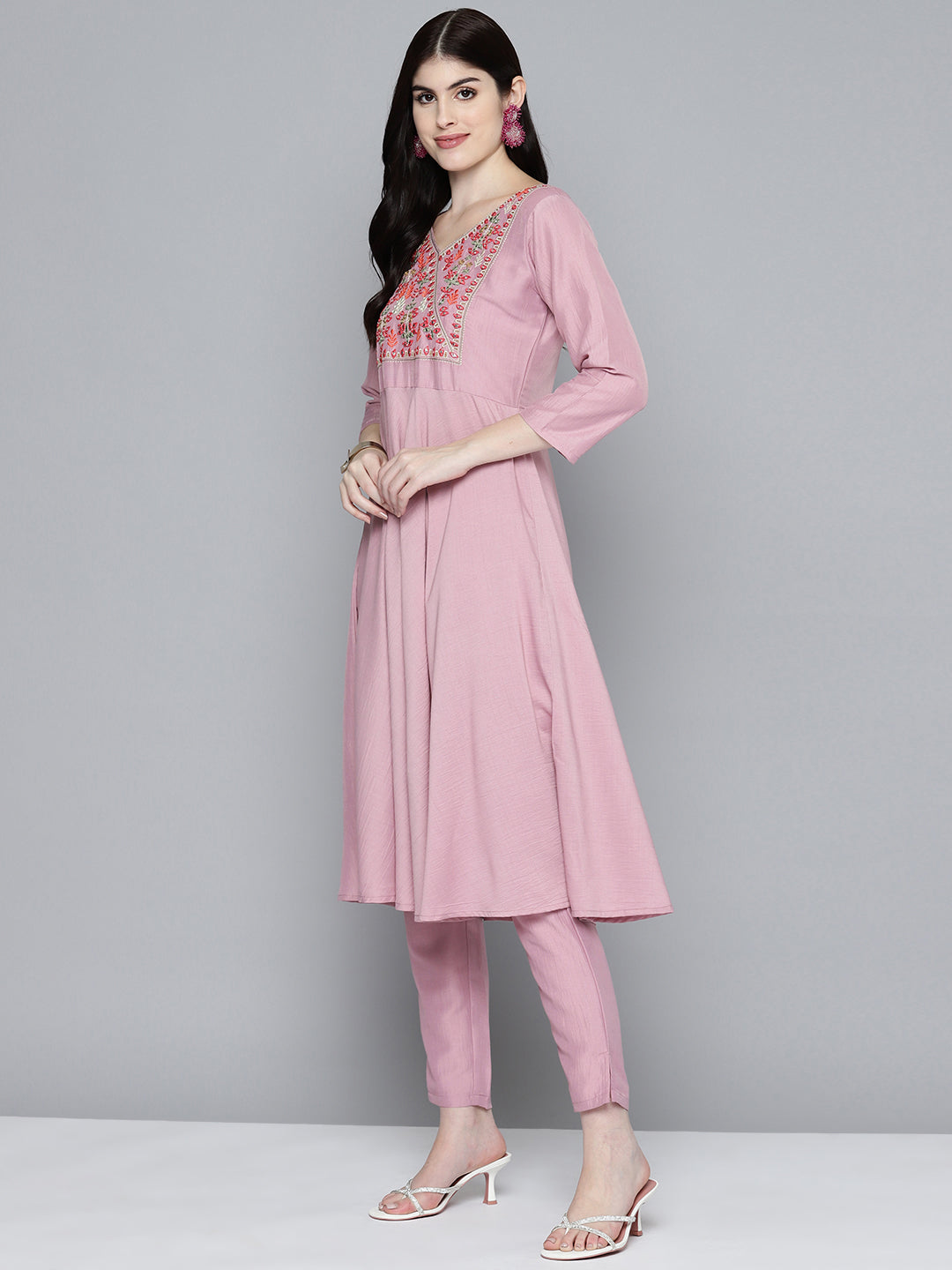 Jompers Women's Embroidered Thread Work Kurta & Trousers With Dupatta - Purple
