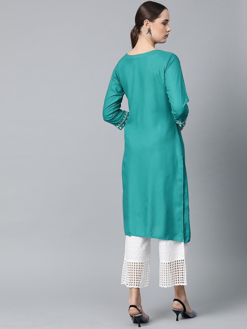 Jompers Women Rama Green Embroidered Straight Kurta