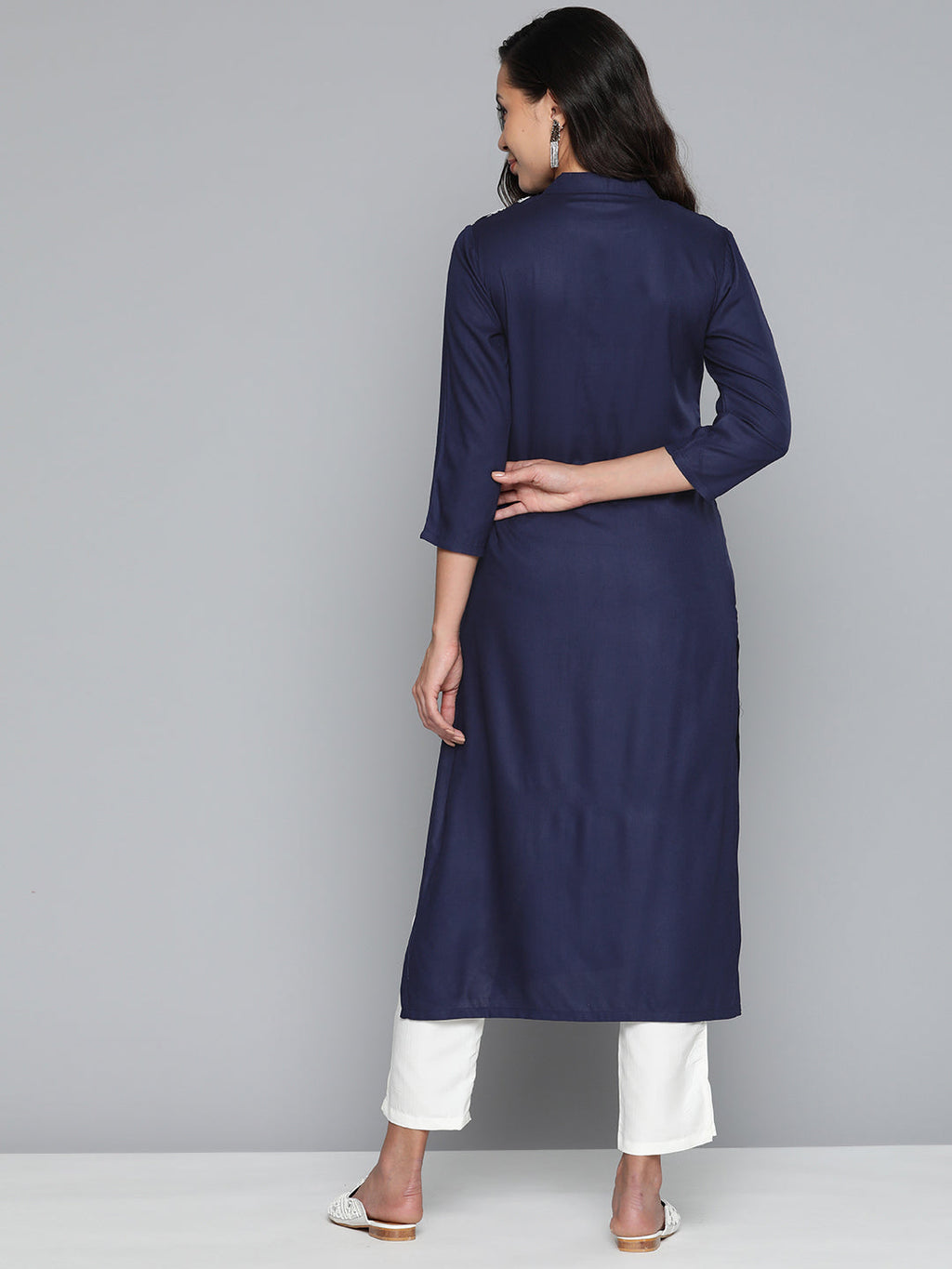 Jompers Women's Paisley Embroidered Chikankari Navy Kurta