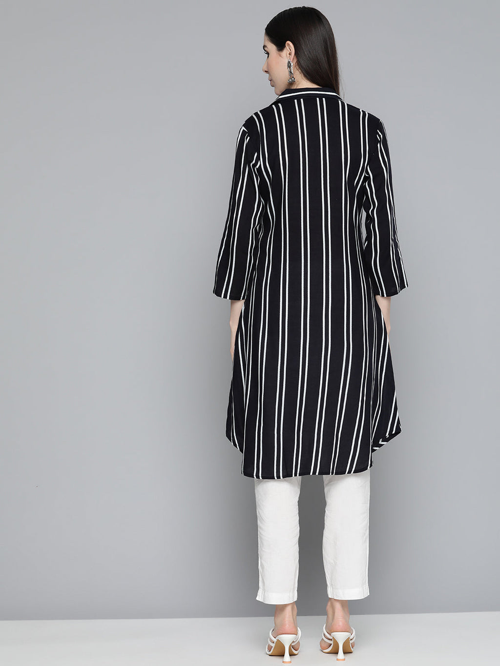 Jompers Women's Black Striped Kurta