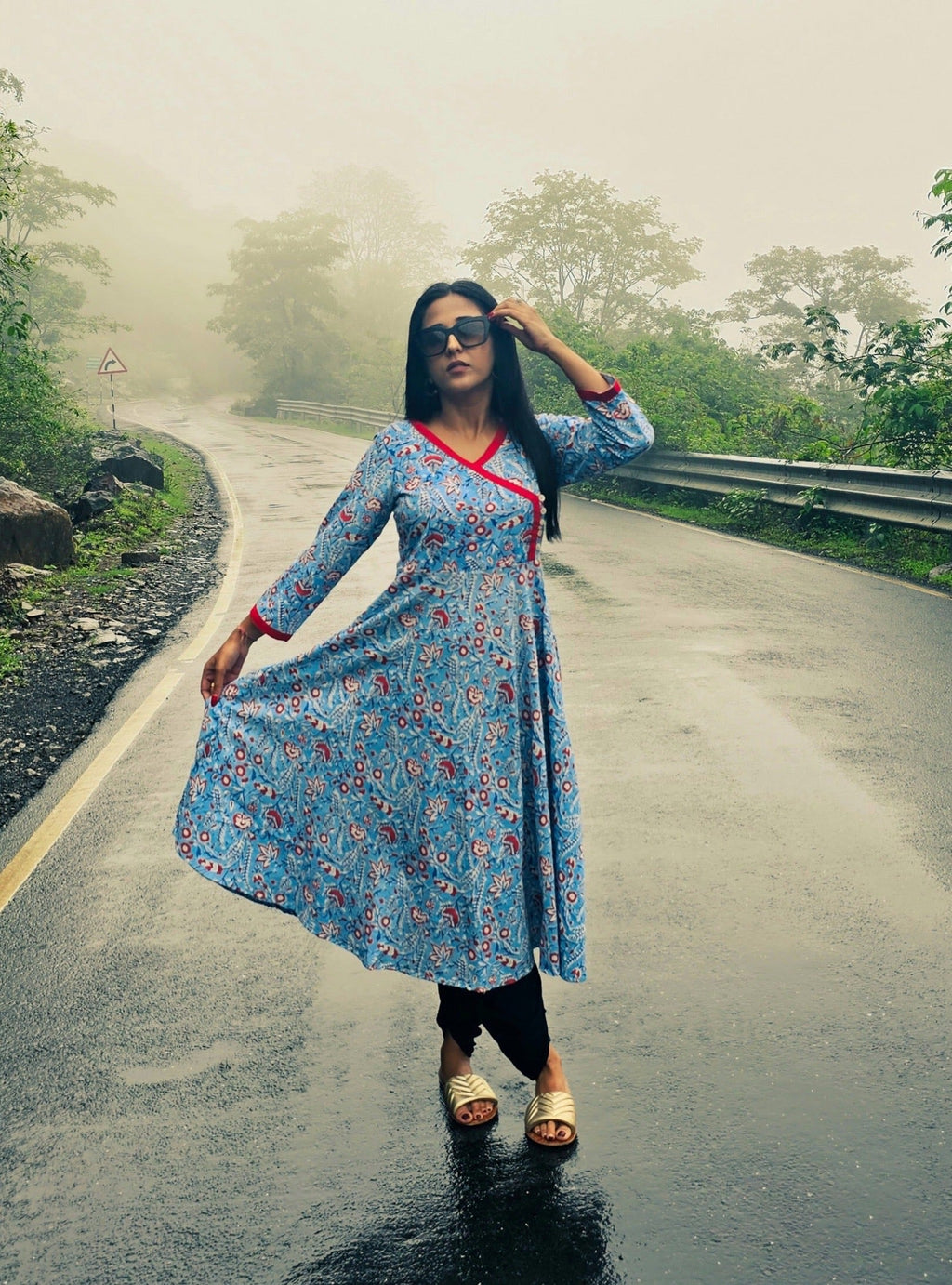 Jompers Women's Blue Floral Printed Anarkali Kurta