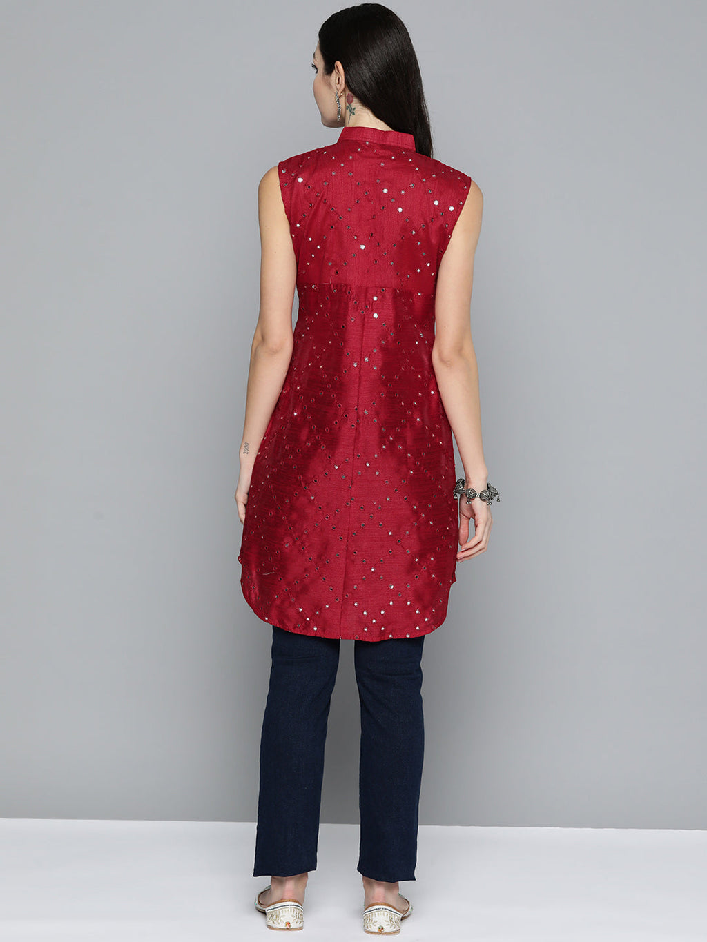Jompers Women's Geometric Embroidered Mirror Work Kurta - Maroon