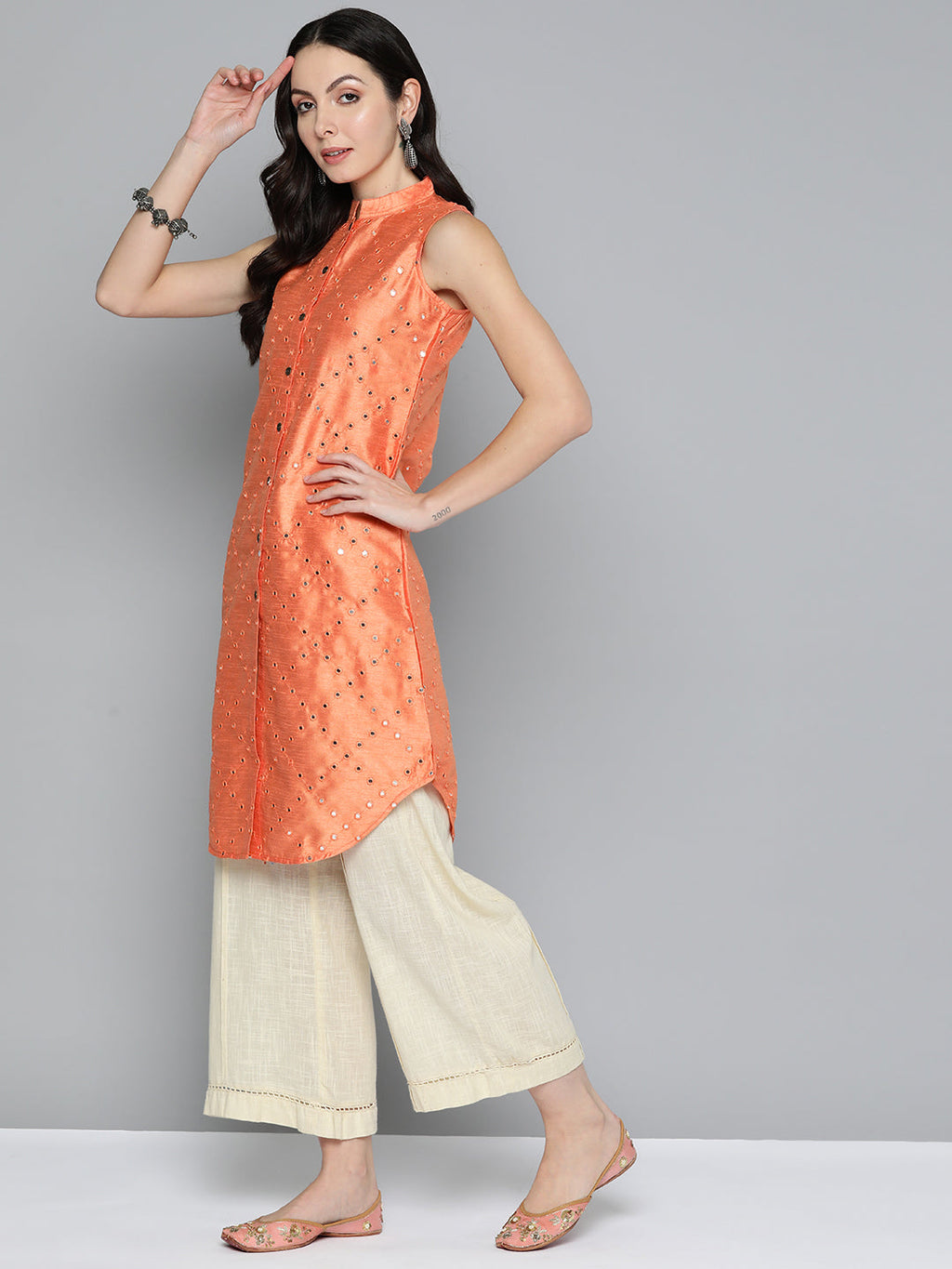 Jompers Women's Geometric Embroidered Mirror Work Kurta - Peach