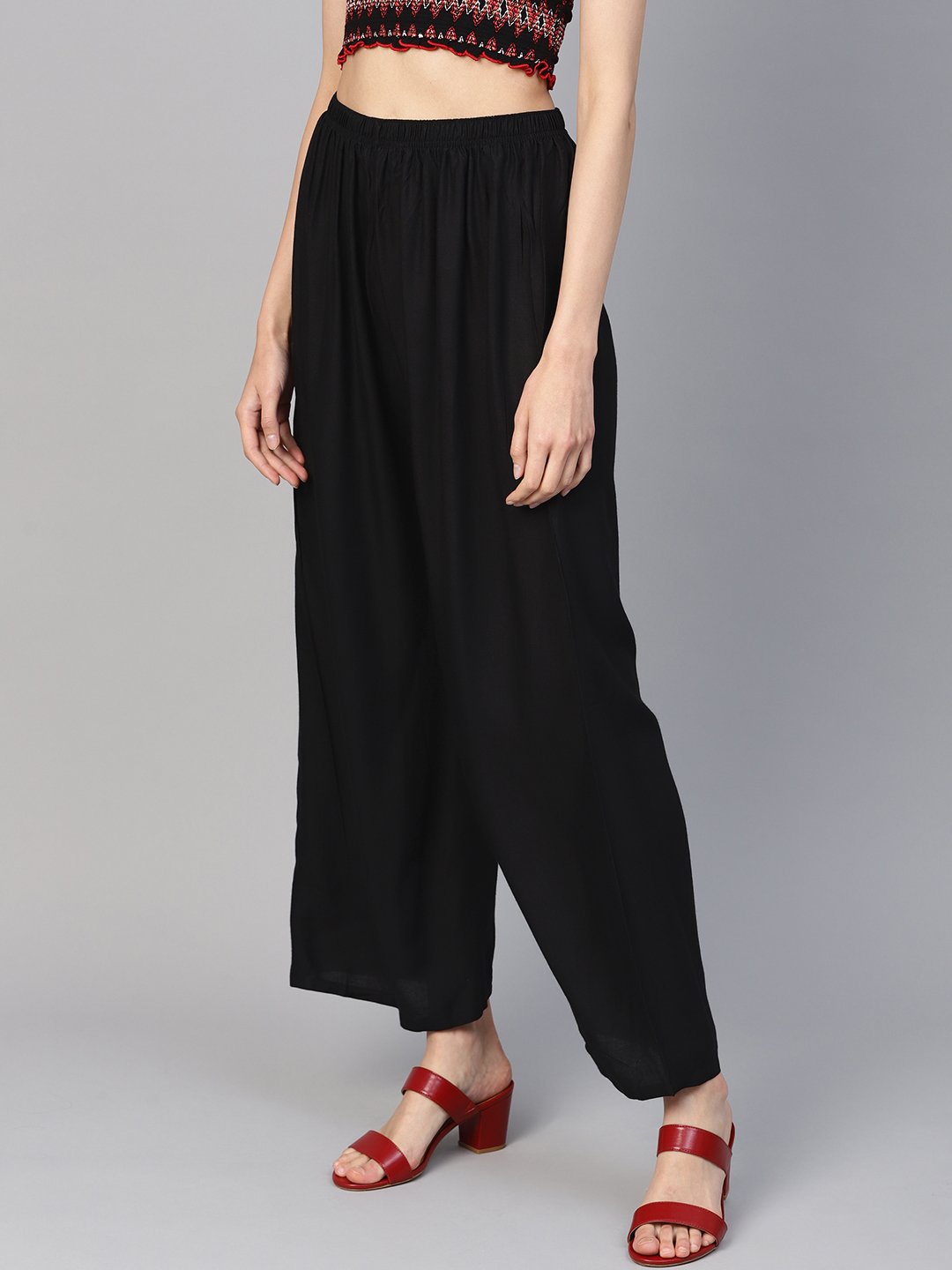 Jompers Women Black Solid Straight Palazzos