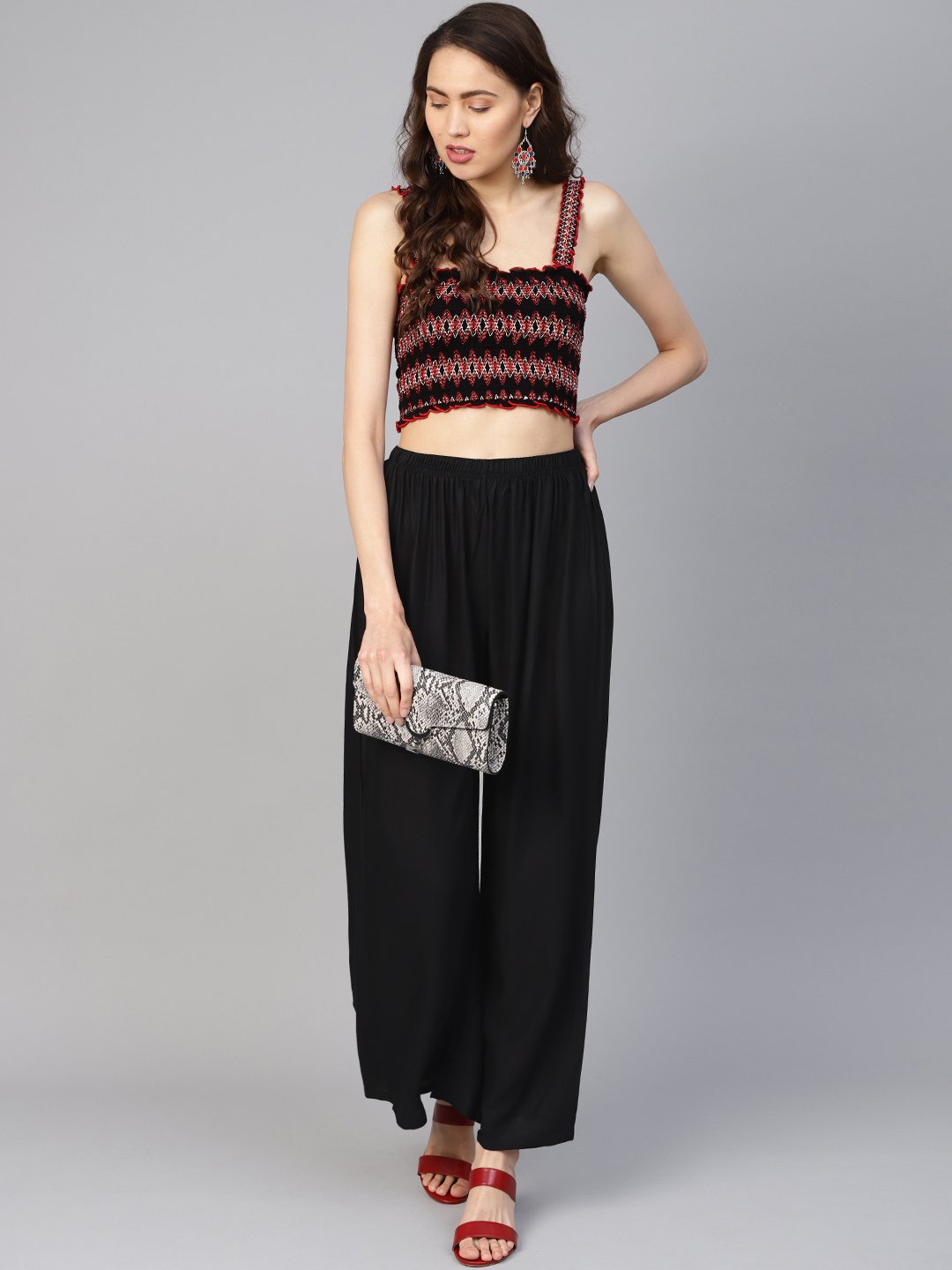 Jompers Women Black Solid Straight Palazzos
