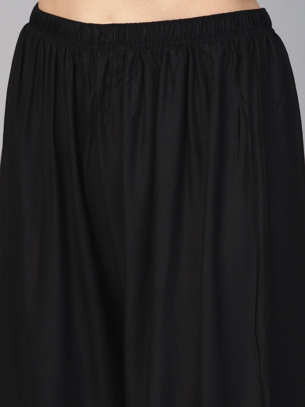 Jompers Women Black Solid Straight Palazzos