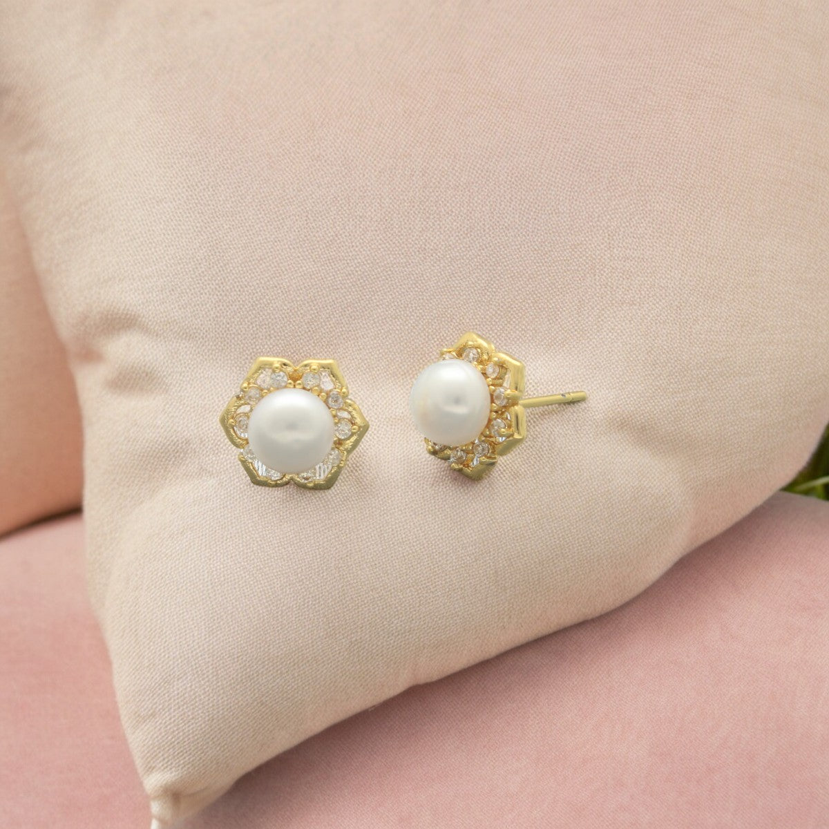 J Pearls Floral Pearl Earrings