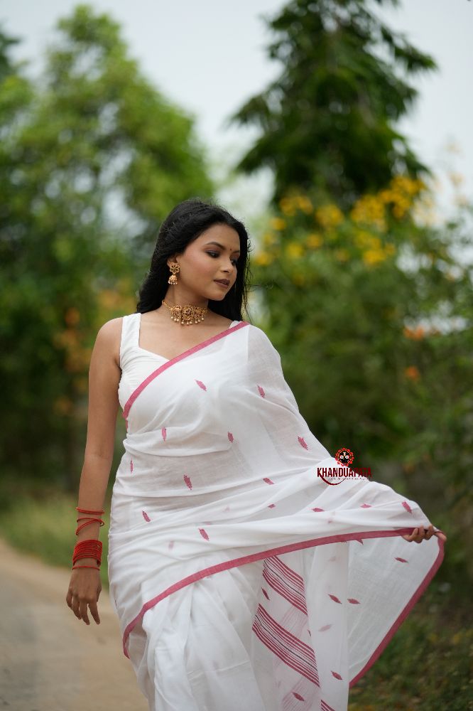 khanduapata White & Red Leaf Pattern Cotton Saree For Women