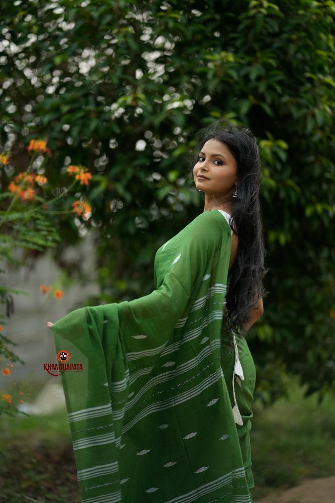 khanduapata Green & White Leaf Pattern Cotton Saree For Women