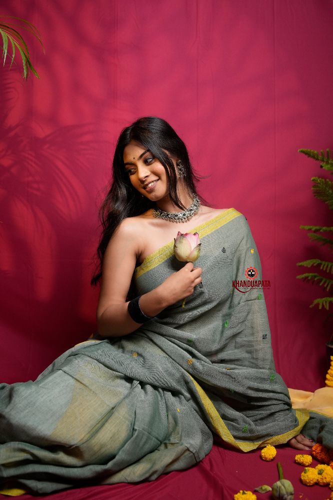 khanduapata Grey and Yellow Dot Pattern Cotton Saree For Women