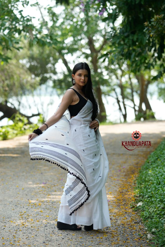 khanduapata White & Black Leaf Pattern Cotton Saree For Women