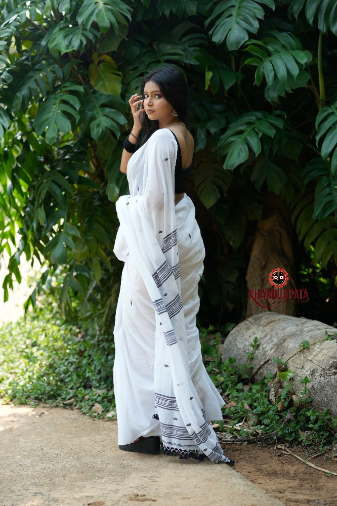 khanduapata White & Black Leaf Pattern Cotton Saree For Women