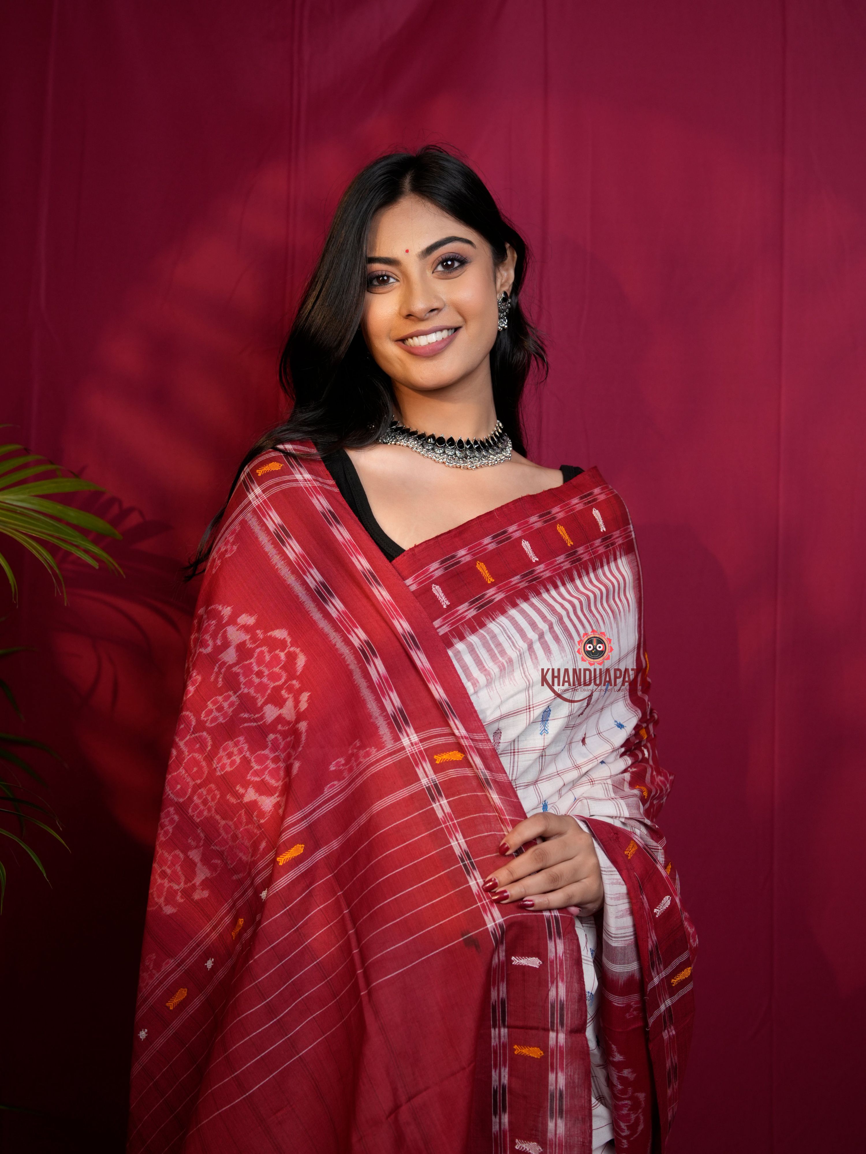 khanduapata Red & White Colour Fish Design Cotton Saree For Women