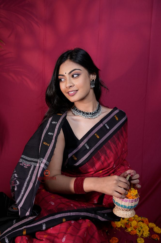 khanduapata Red & Black Colour Fish Design Cotton Saree For Women