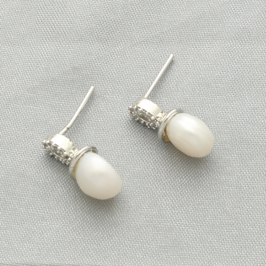J Pearls Jaanvi Pearl Earrings