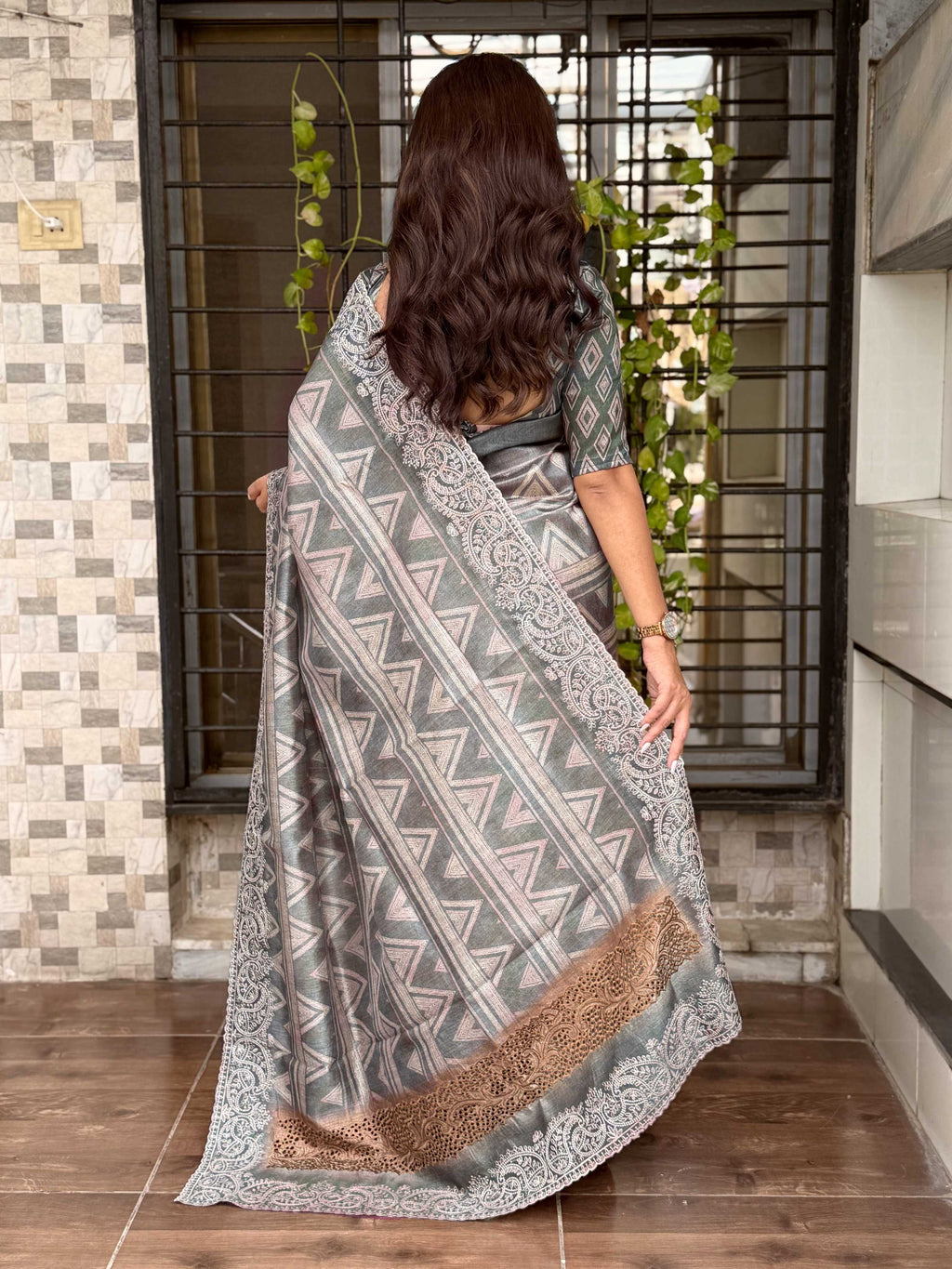 Evanik Grey Kashmiri Style Digital Printed Saree With Unstitched Blouse