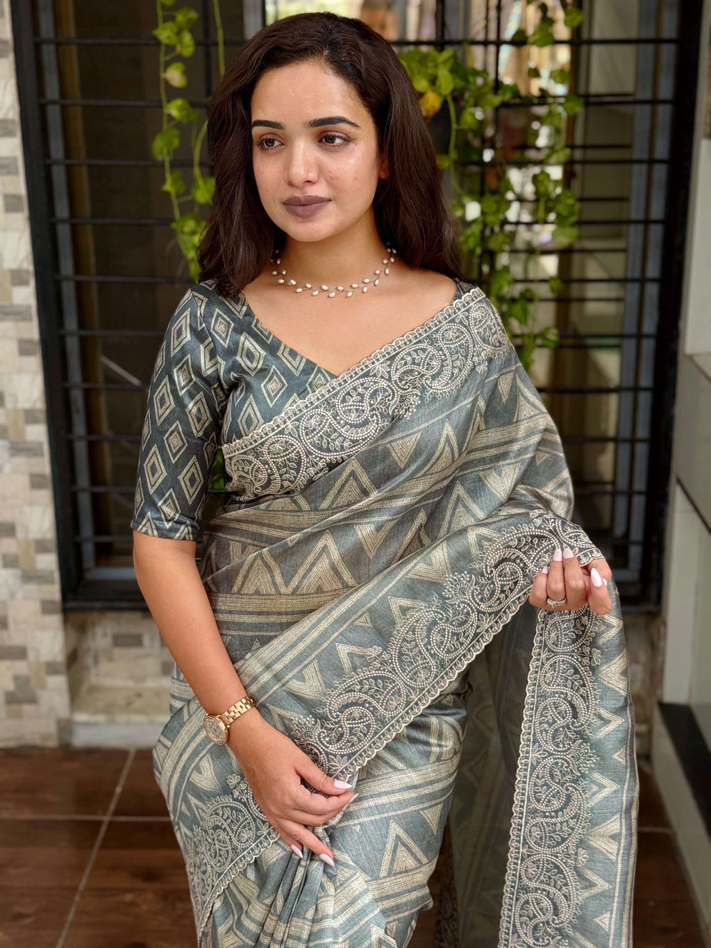 Evanik Grey Kashmiri Style Digital Printed Saree With Unstitched Blouse