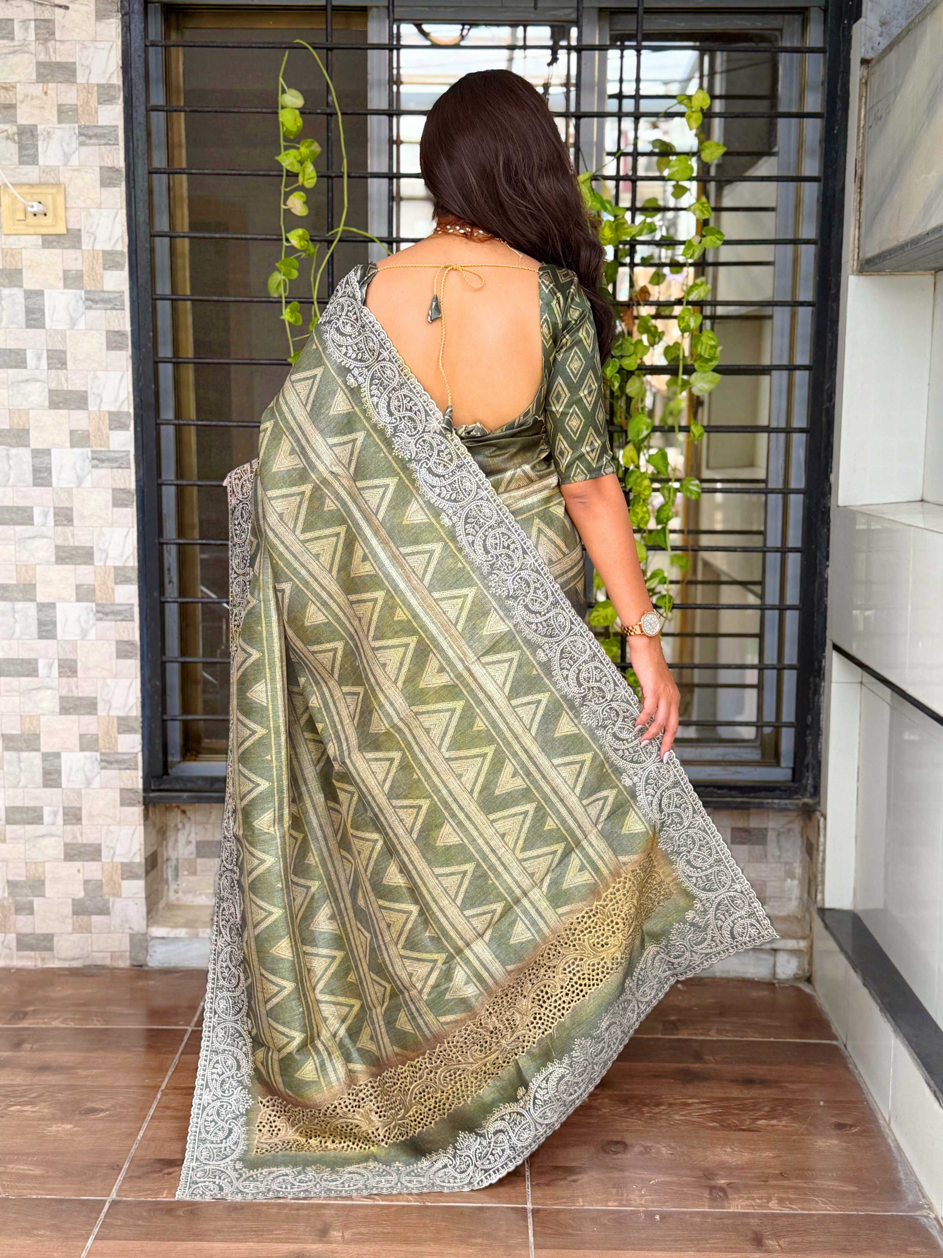 Evanik Pista Kashmiri Style Digital Printed Saree With Unstitched Blouse
