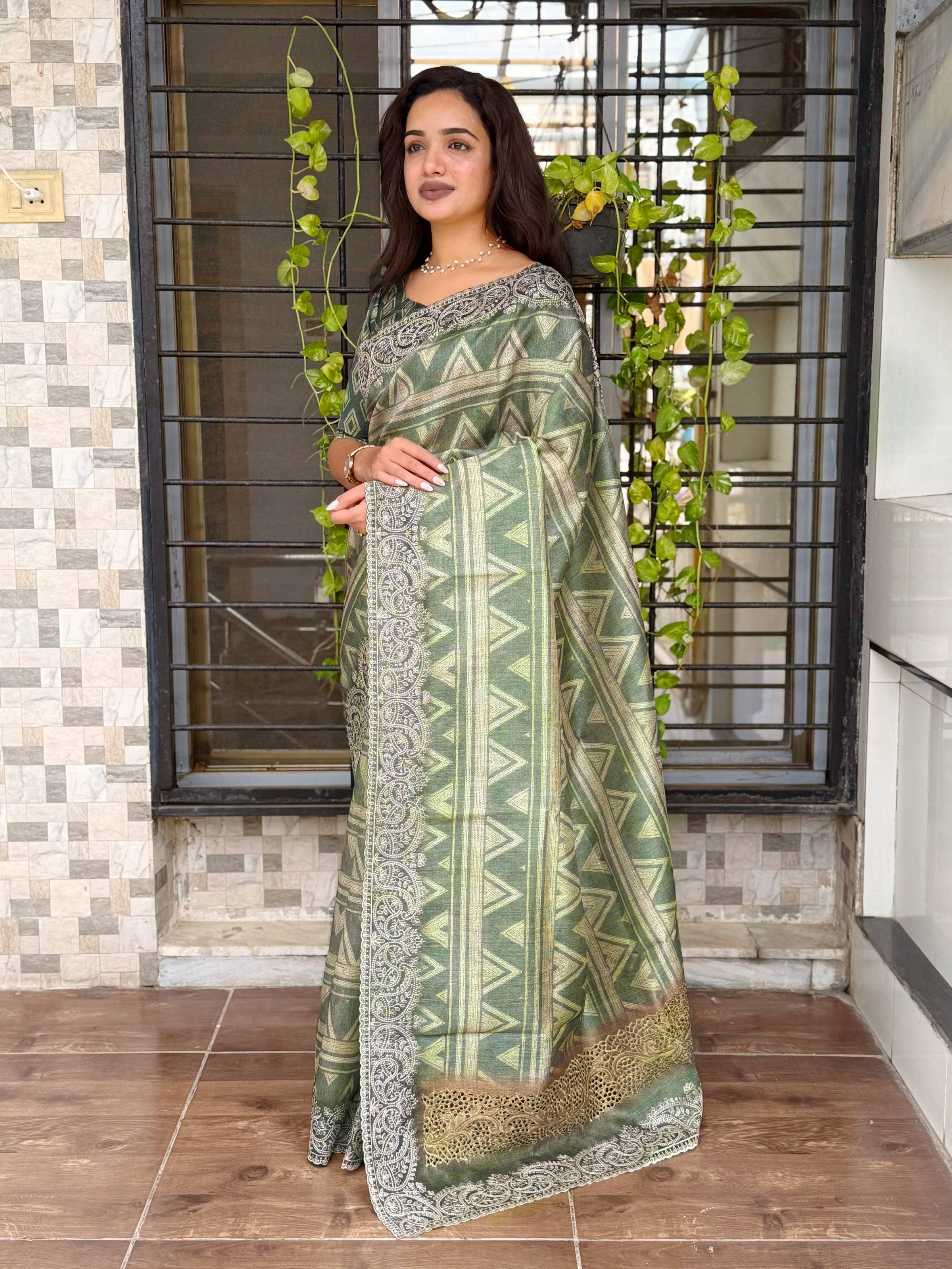 Evanik Pista Kashmiri Style Digital Printed Saree With Unstitched Blouse