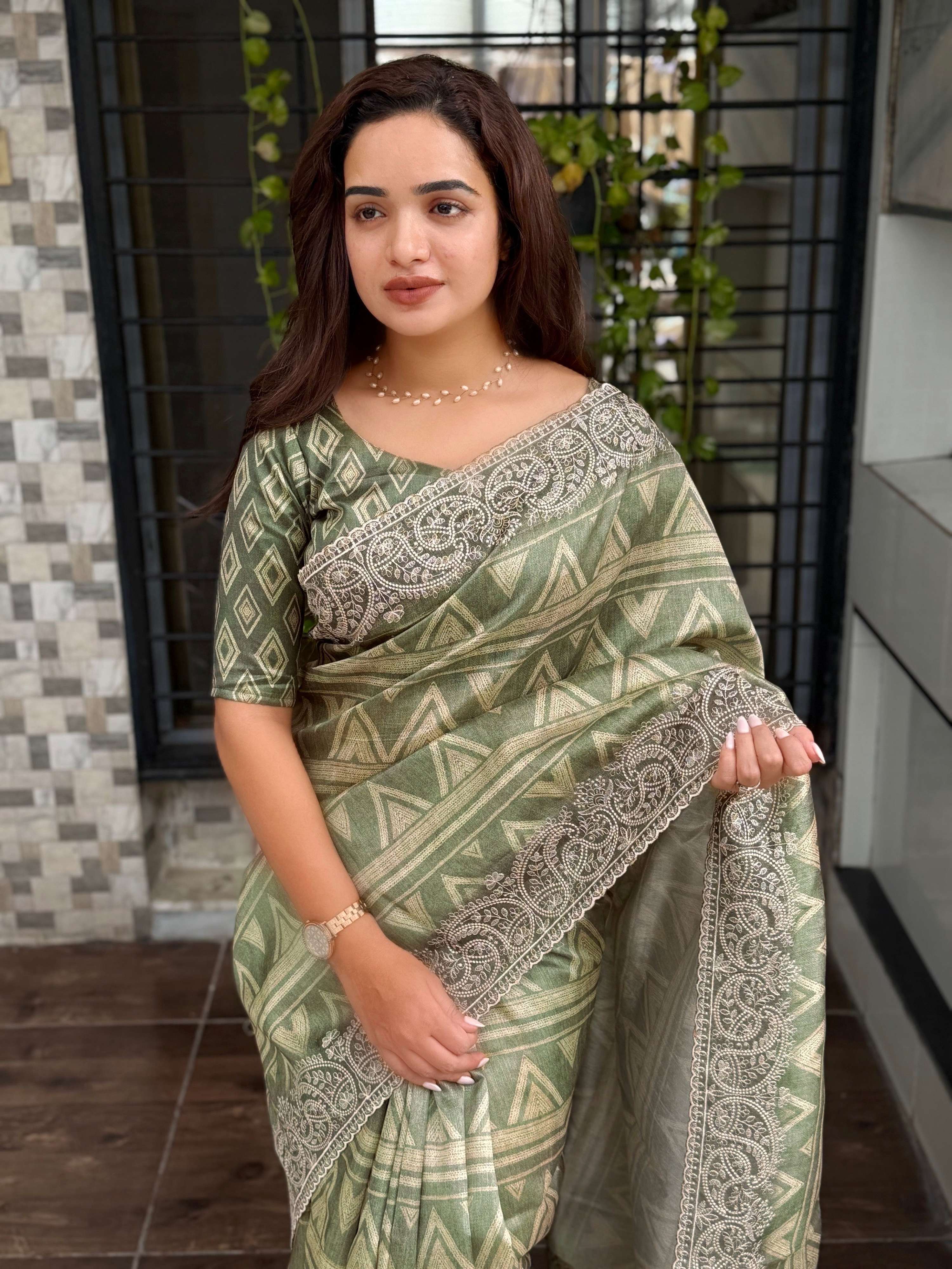 Evanik Pista Kashmiri Style Digital Printed Saree With Unstitched Blouse