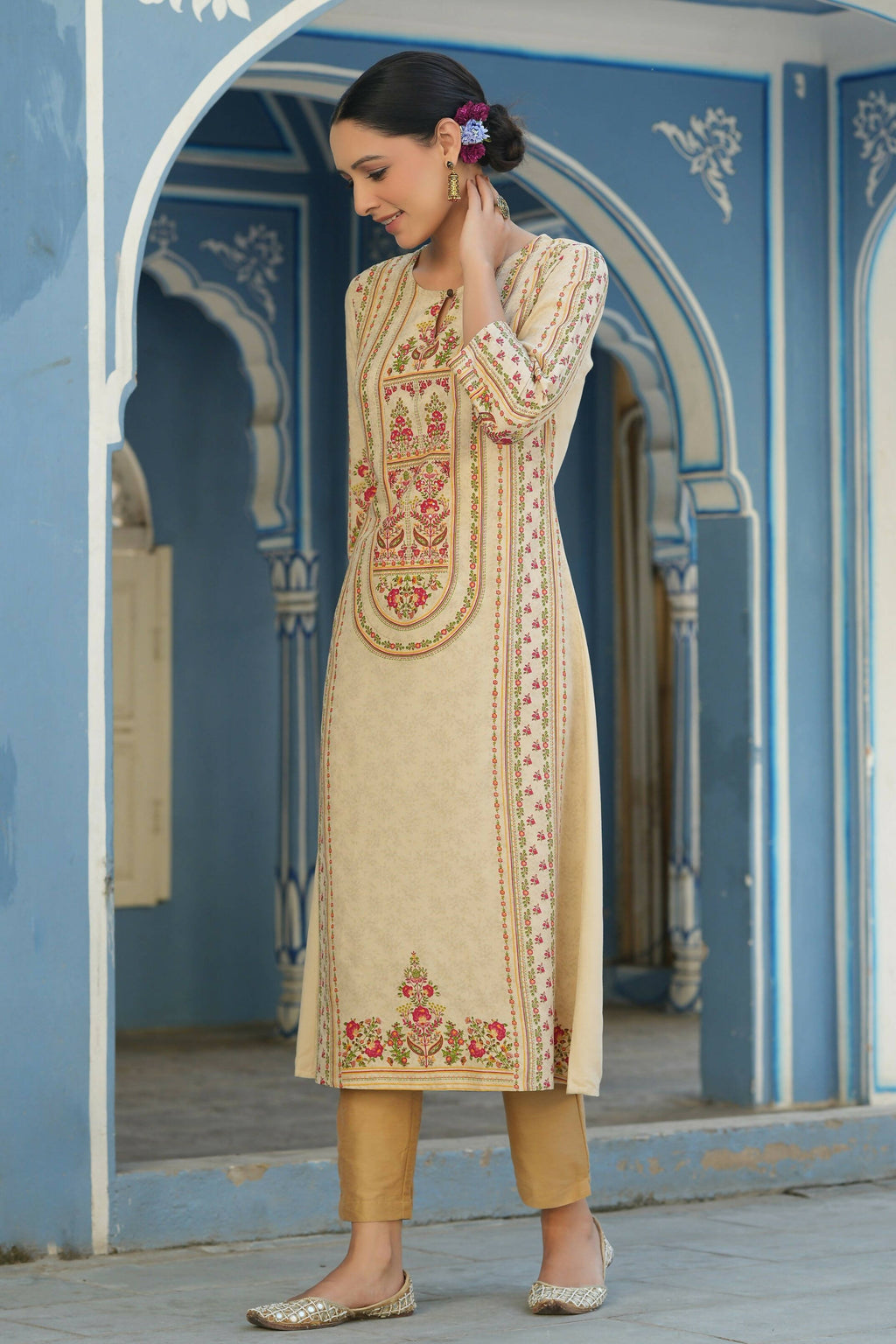 Juniper Women's Cream Rayon Staple Placement Printed A-Line Kurta