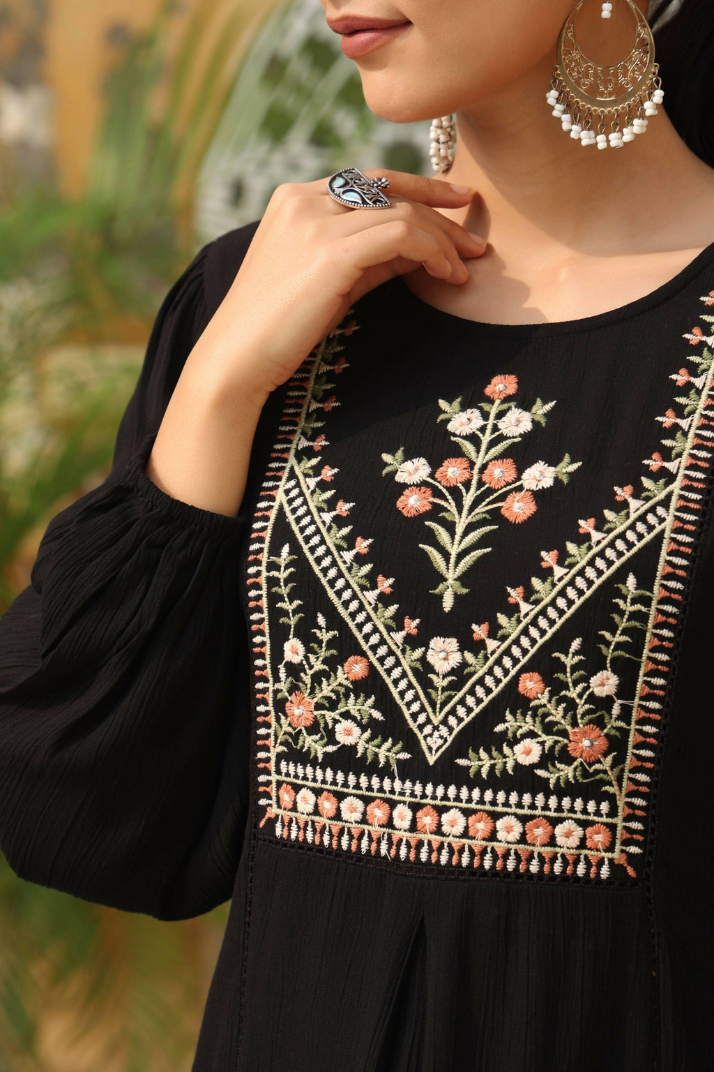 Juniper Women's Black Rayon Crepe Solid With Embroidery Straight Tunic