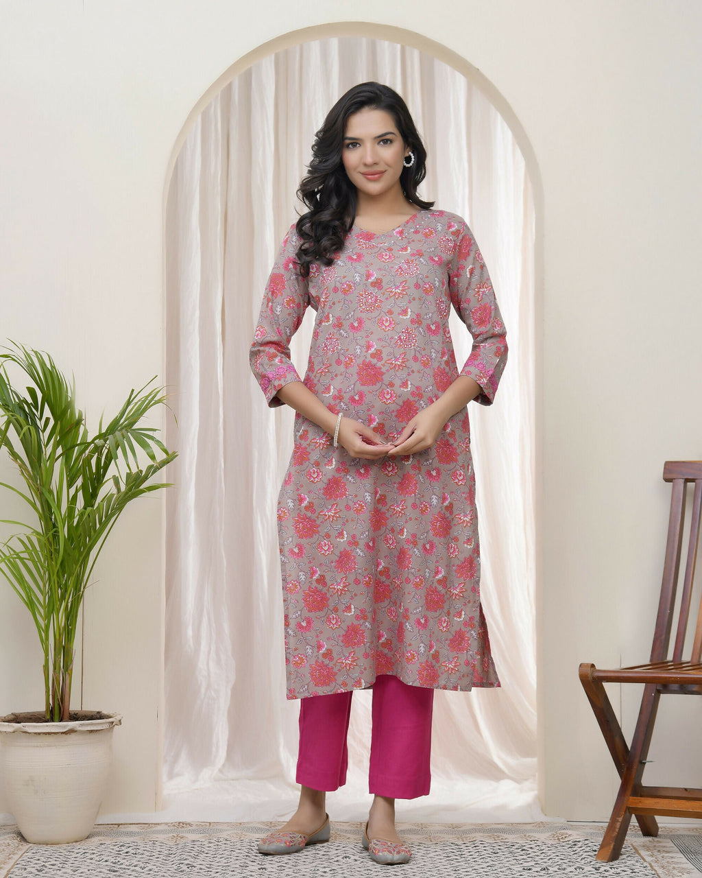 Vaasva Women Charcoal Cotton Printed Straight Kurti With Pant