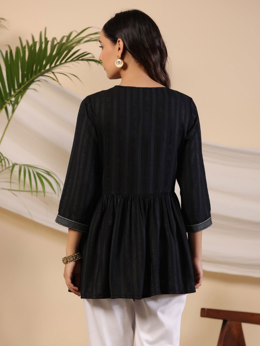 Juniper Women's Black Geometric Printed Rayon Tunic With Thread Work