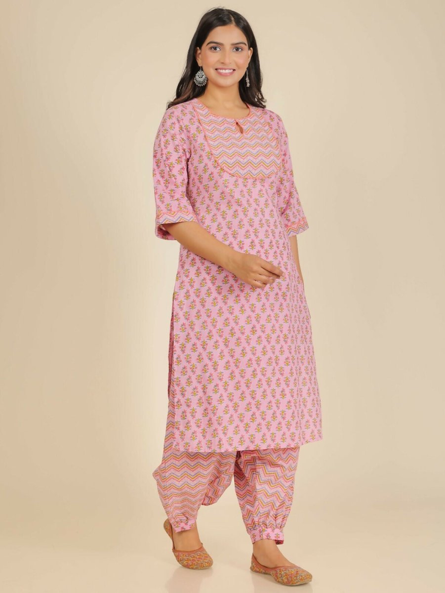 Aramya Pink Soft Cotton Floral Straight Kurta for Women