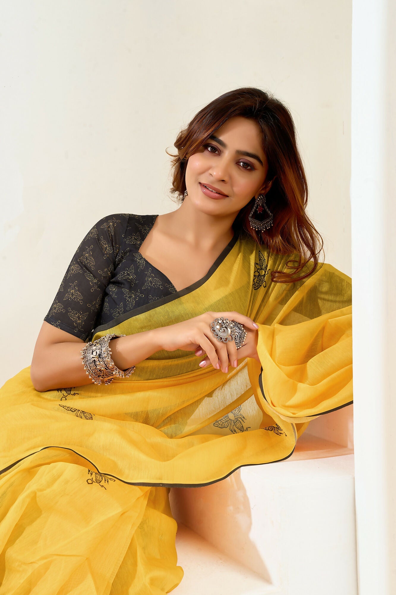 Vastranavya Mustard Digital Printed Linen Ready To Wear Designer Saree with Unstitched Blouse