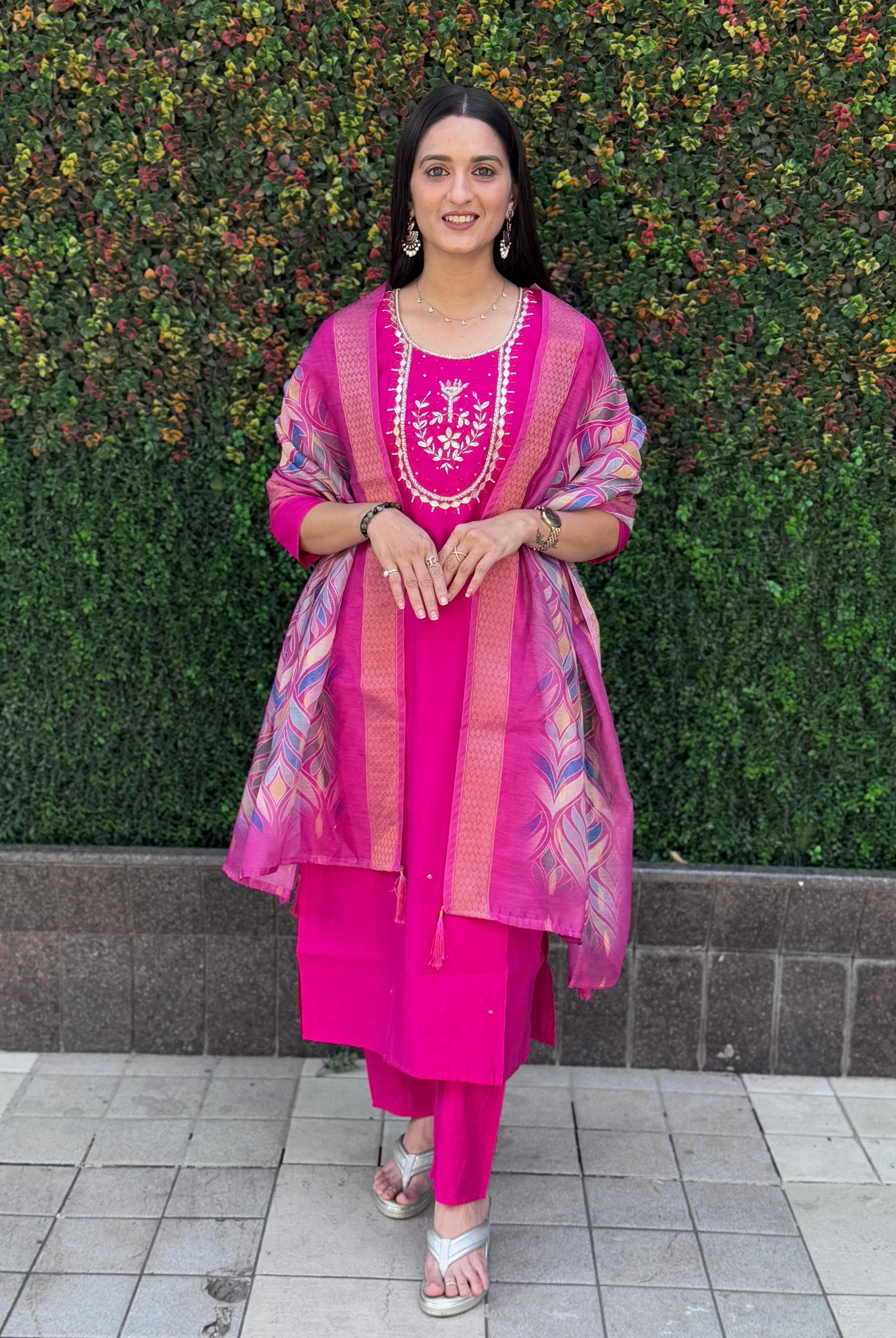Vedant Vastram Kurta Pant Set With Dupatta Having Beautiful Handwork - Pink