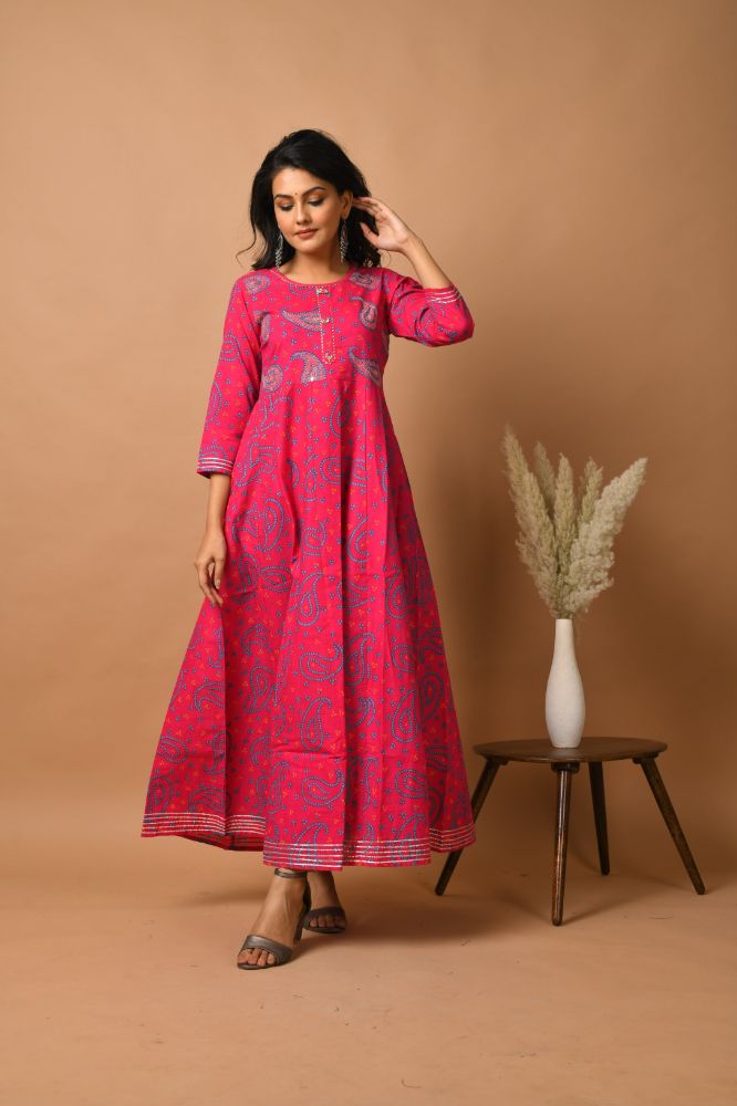 Kaajh Women's Pink Paisley Print kurta