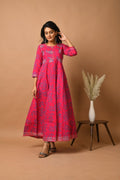 Kaajh Women's Pink Paisley Print kurta