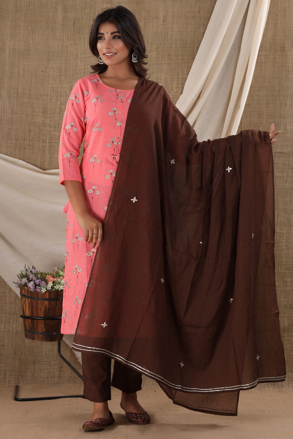 Kaajh Pink Floral Print Beautiful Suit Set For Women