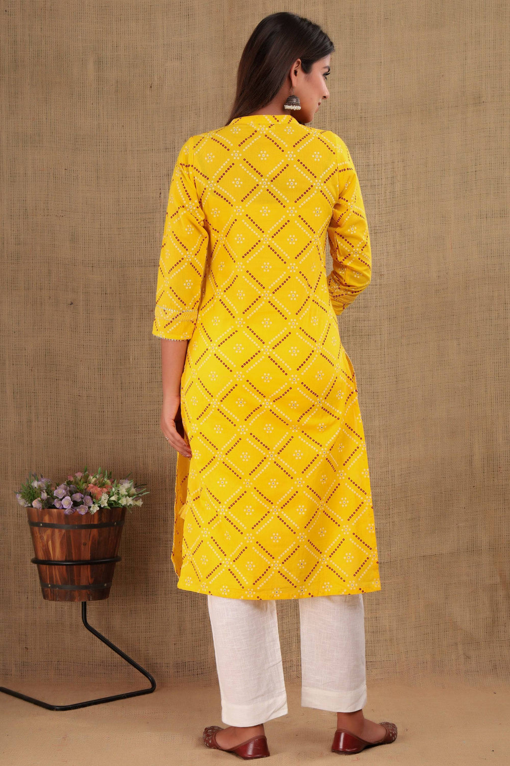 Kaajh Women's Yellow Bandhej Print Kurta Pant Set
