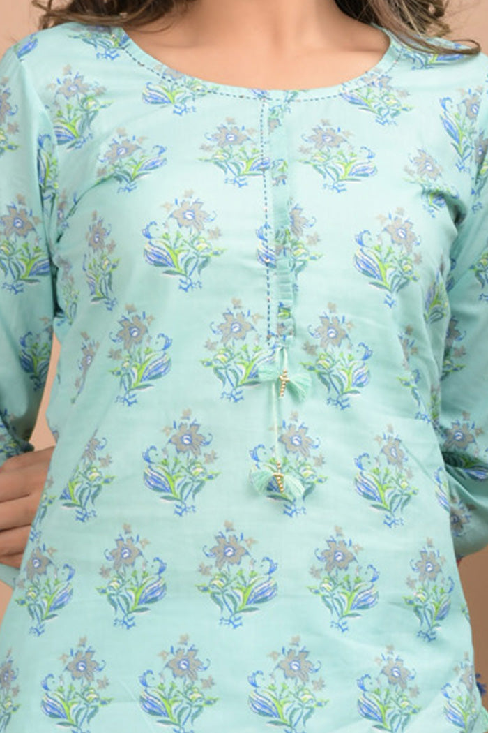 Kaajh Women's Sky Blue Floral Print kurta