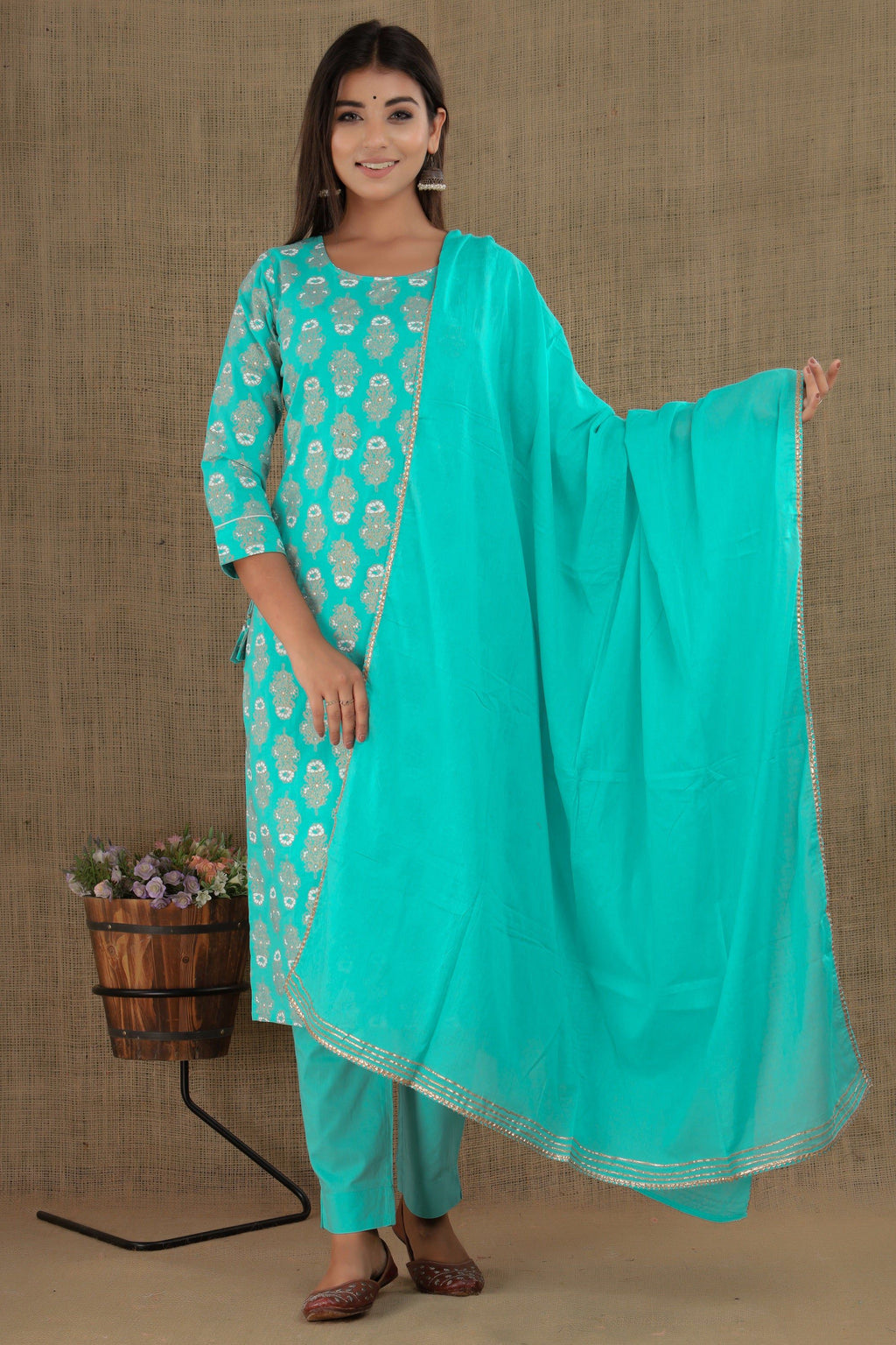 Kaajh Women's Green Floral Printed Suit Set