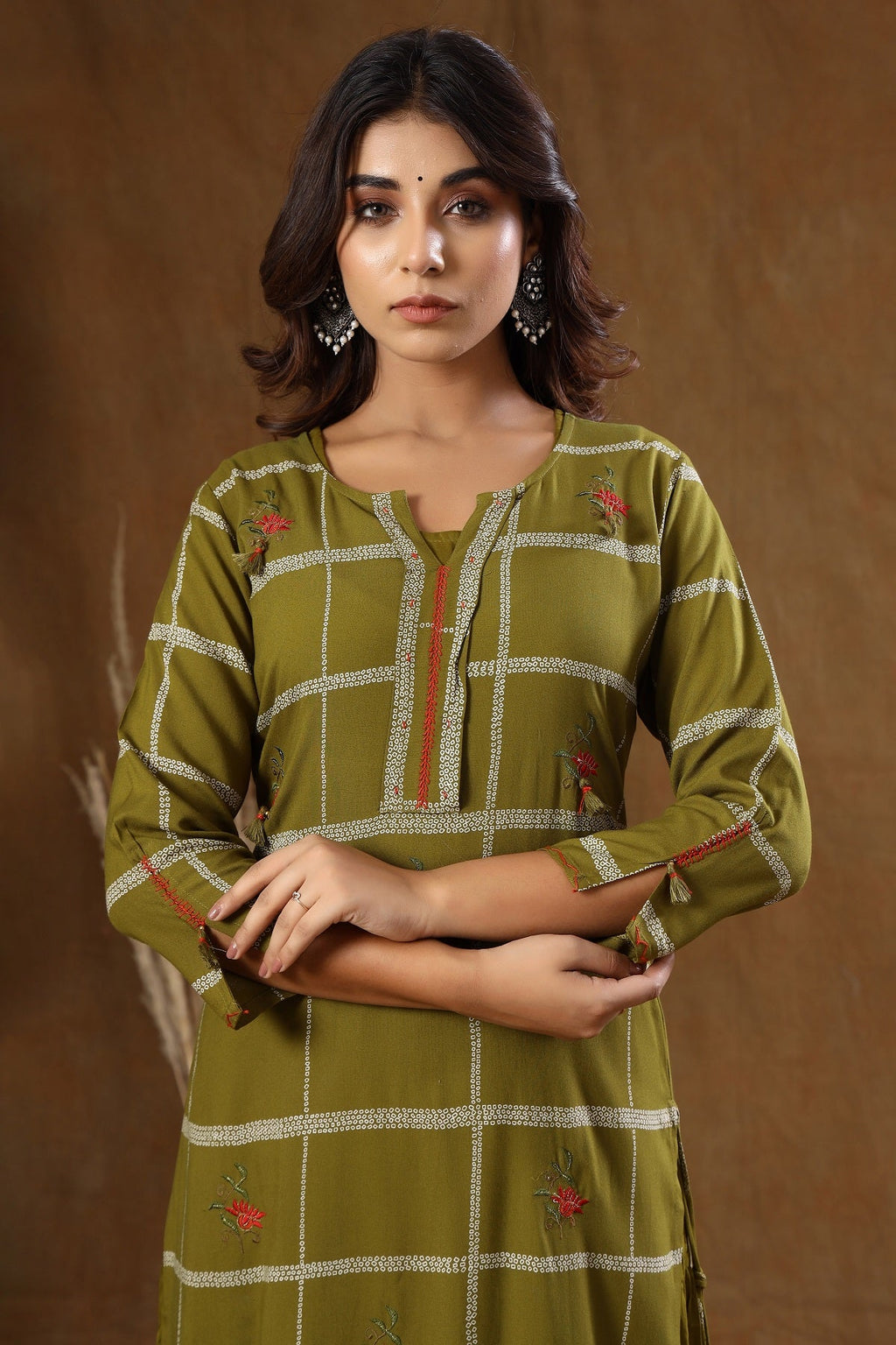 Kaajh Women's Green Embroidery Inner kurta