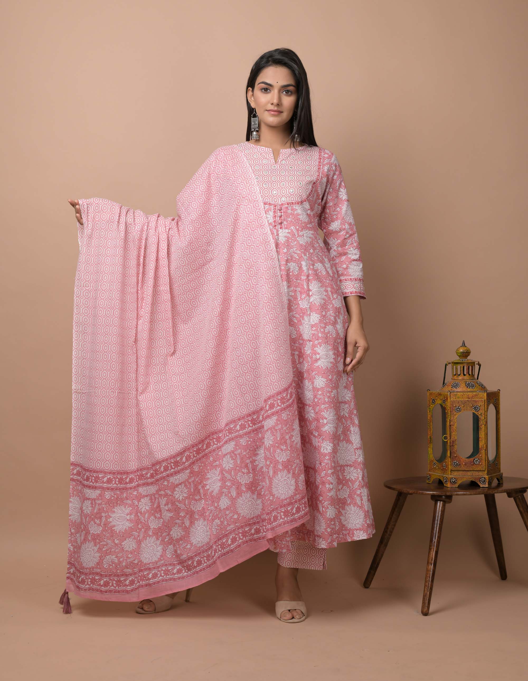 Kaajh Women's Pink Floral Print Suit Set
