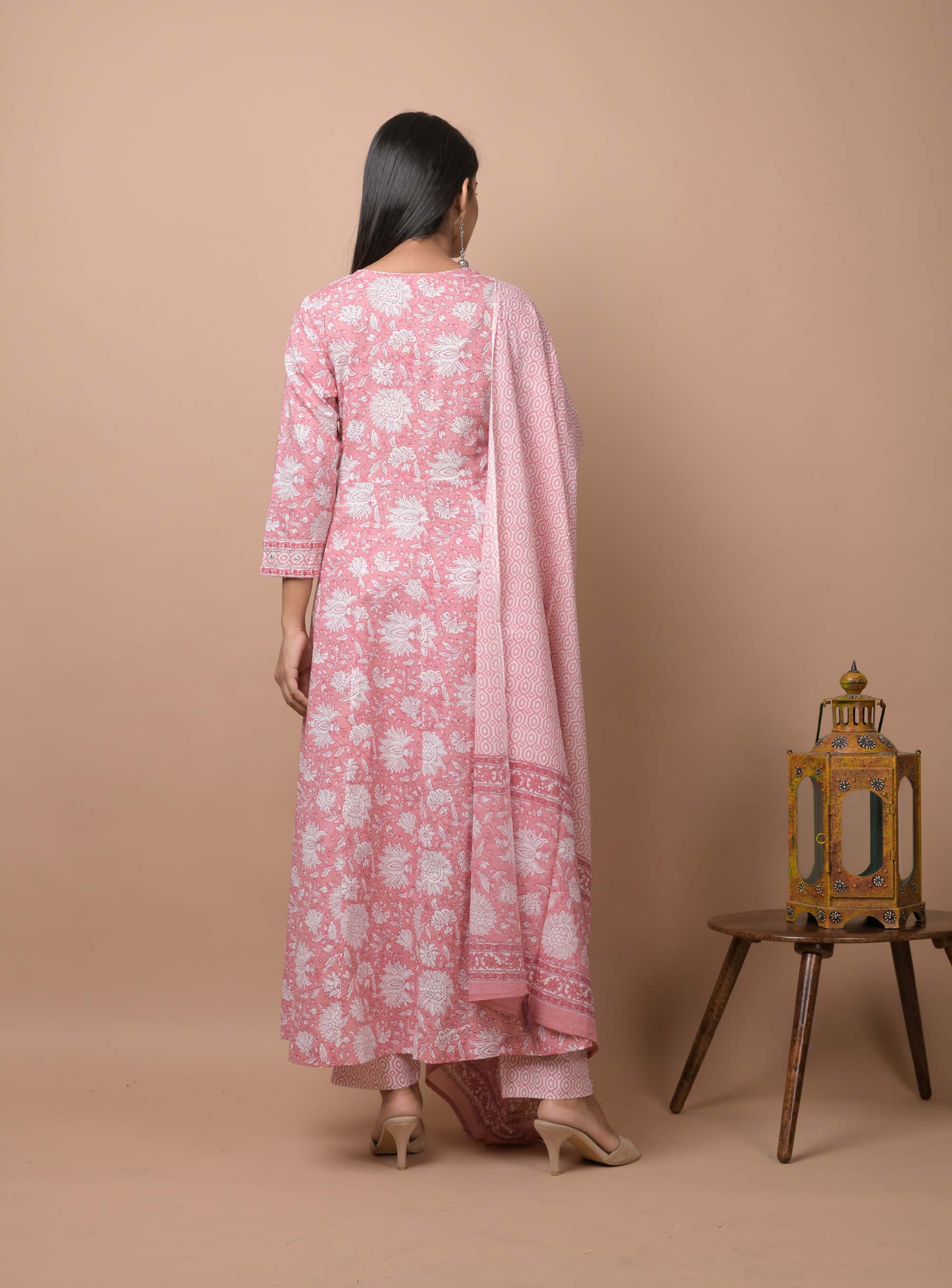 Kaajh Women's Pink Floral Print Suit Set