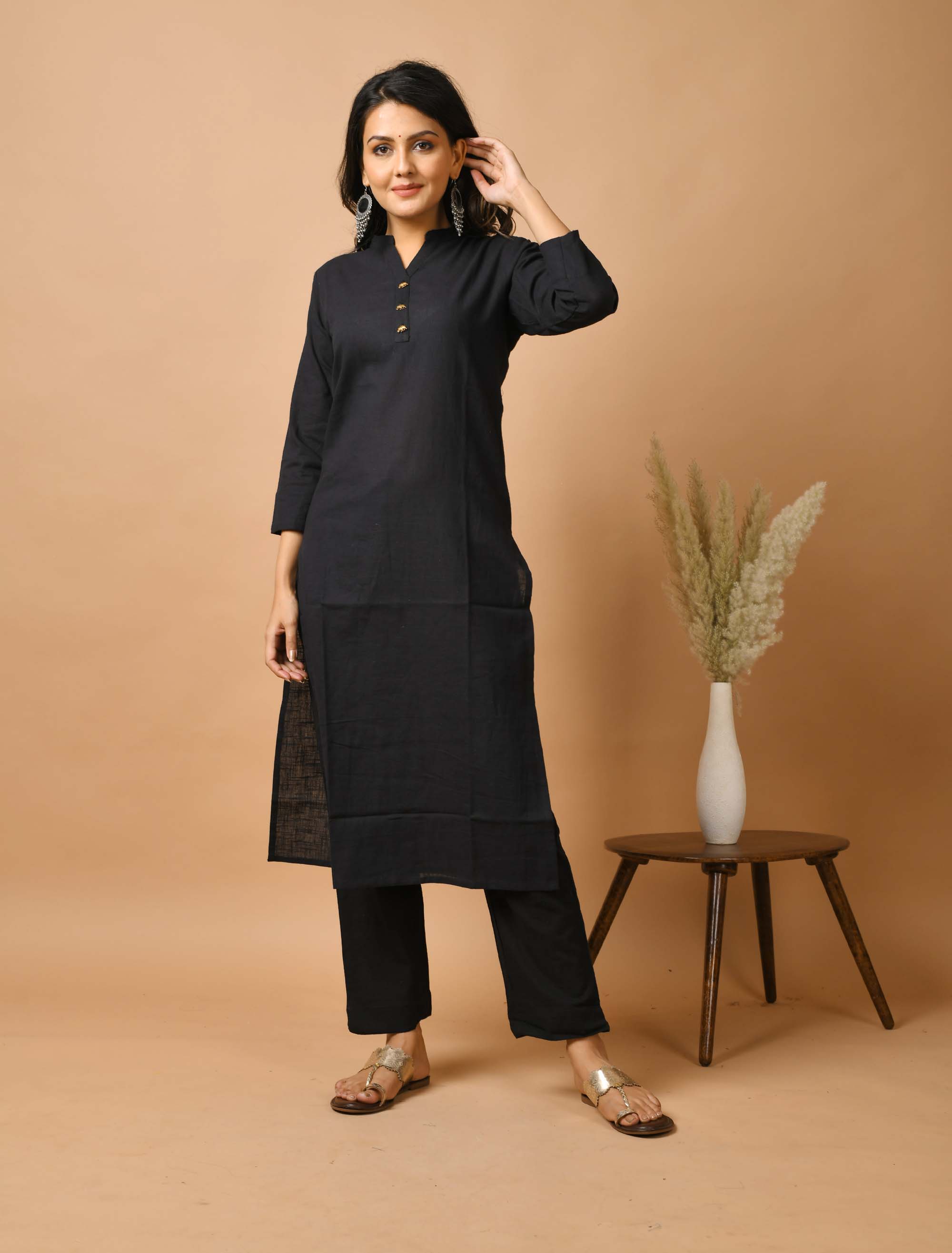 Kaajh Women's Black Solid Metal Embellishment Kurta