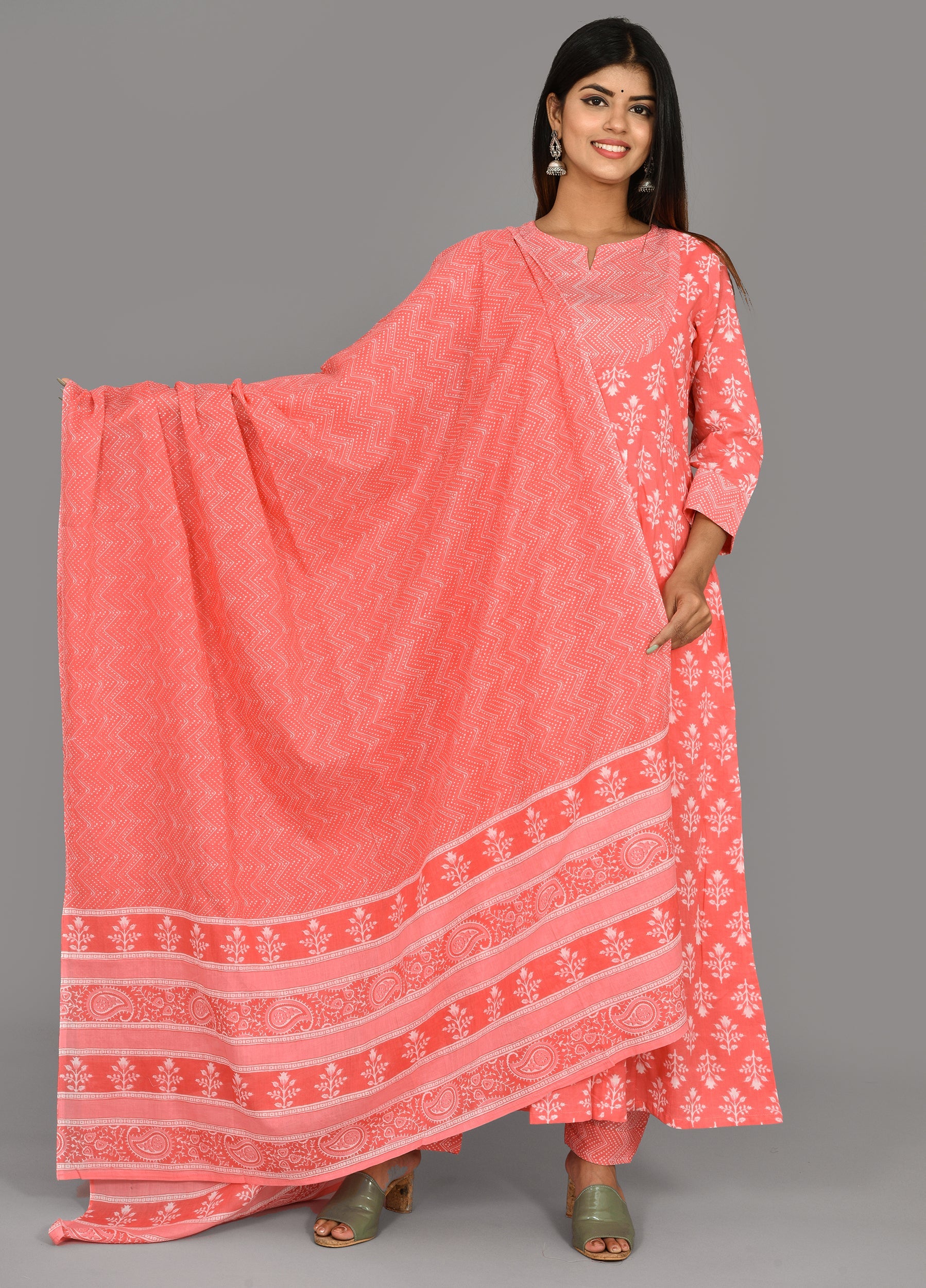Kaajh Pink Suit Set In Floral Print For Women